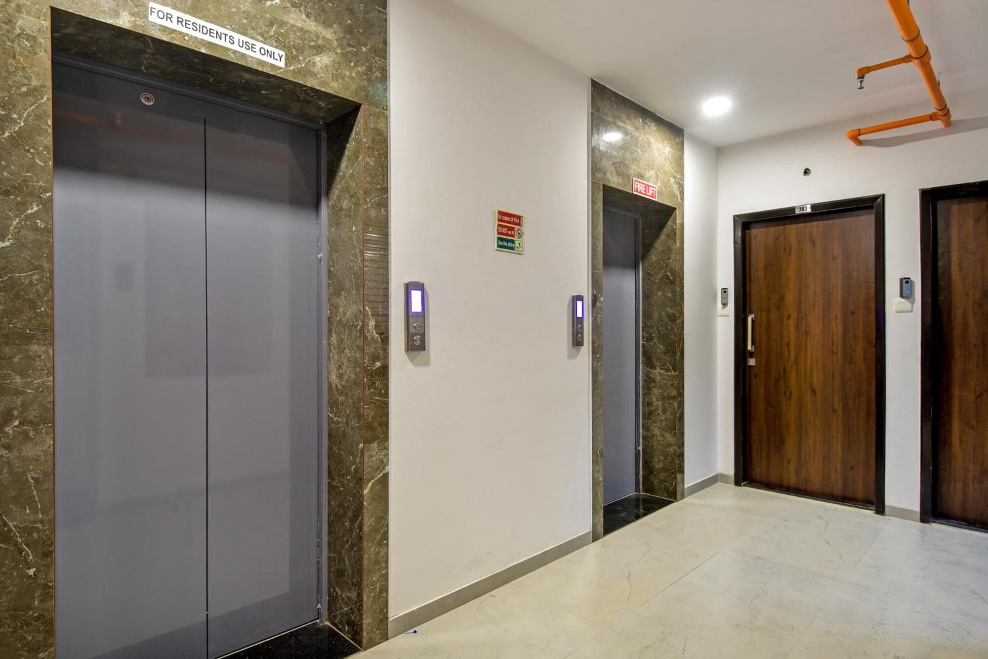 Hsquare Luxury Apartments Goregaon Mumbai Room photo